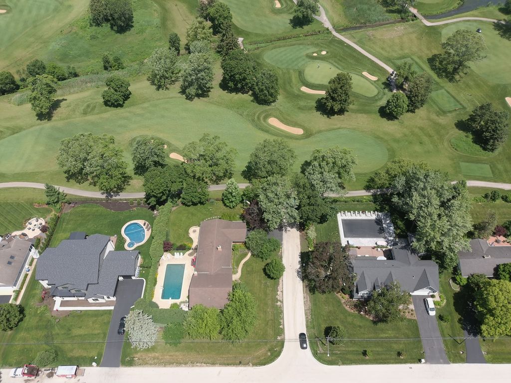 1500 W Blackhawk Drive, Mount Prospect, IL 60056