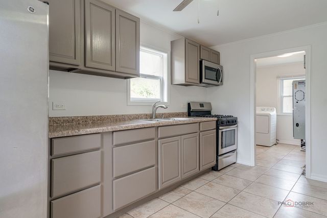 526 Clover Lane, Round Lake Beach, IL 60073