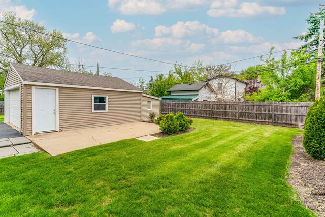 526 Clover Lane, Round Lake Beach, IL 60073