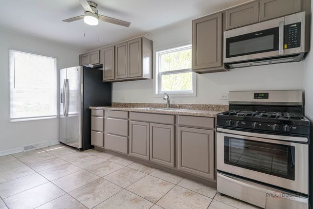 526 Clover Lane, Round Lake Beach, IL 60073