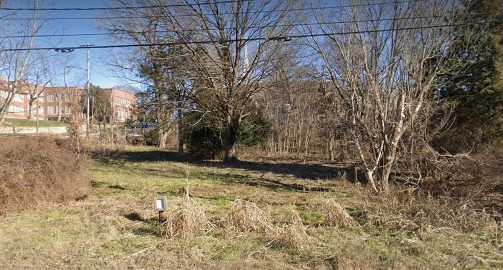 willis-crisp Avenue, Independence, MO 64053