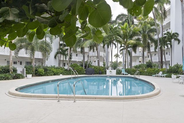 2850 S Ocean Boulevard 114, Palm Beach, FL 33480