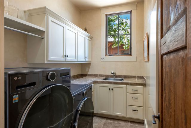3 Campo De La Vega, Santa Fe, NM 87506
