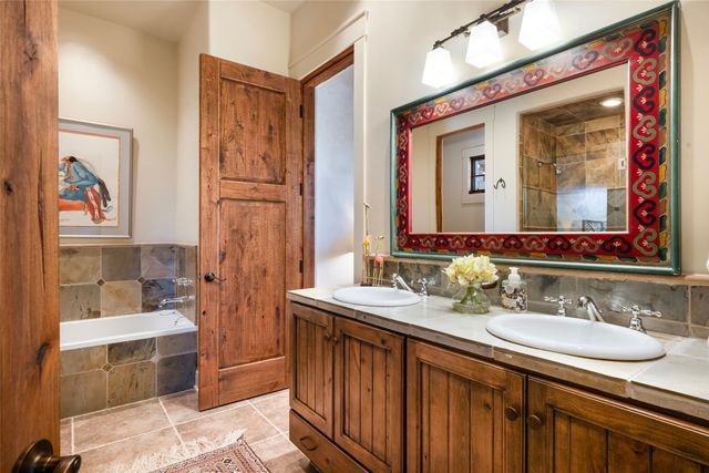 3 Campo De La Vega, Santa Fe, NM 87506