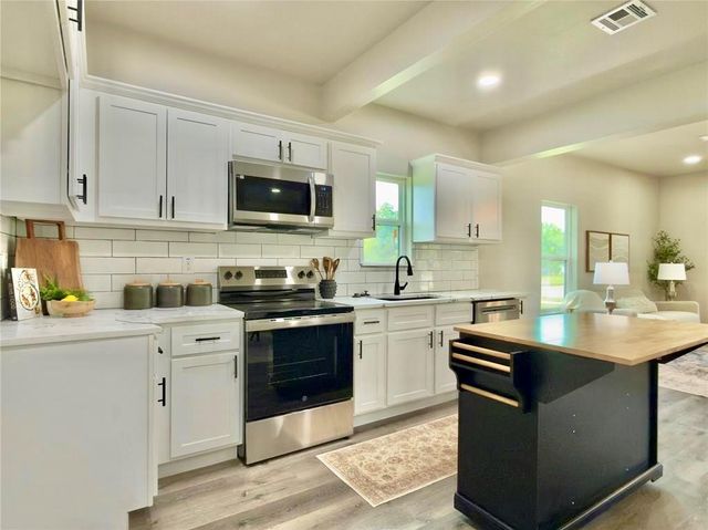 705 E Springer Avenue, Guthrie, OK 73044