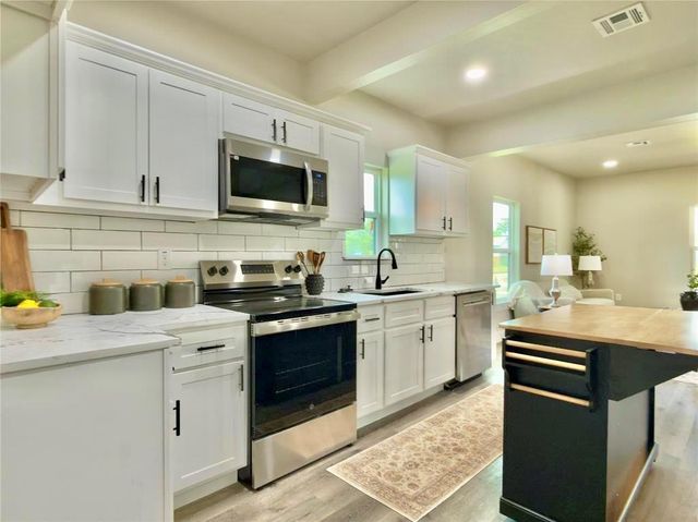 705 E Springer Avenue, Guthrie, OK 73044