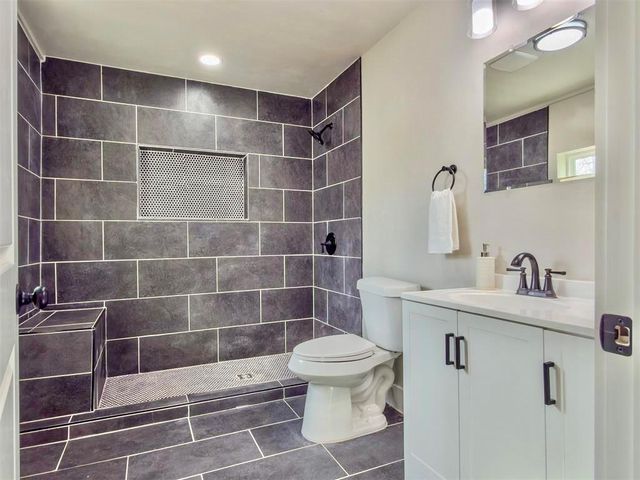 705 E Springer Avenue, Guthrie, OK 73044