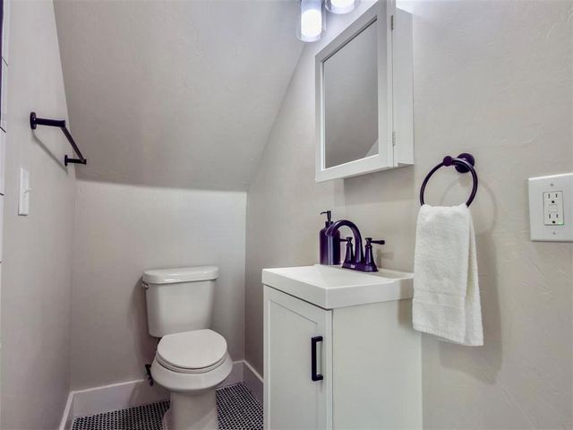 705 E Springer Avenue, Guthrie, OK 73044