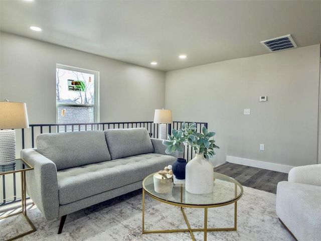 705 E Springer Avenue, Guthrie, OK 73044