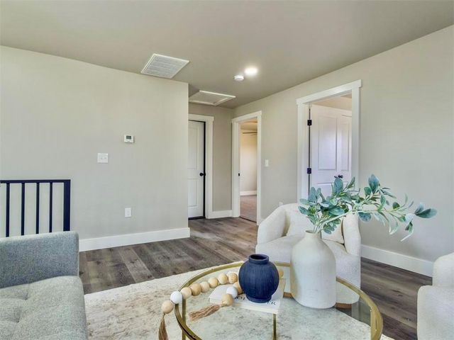 705 E Springer Avenue, Guthrie, OK 73044