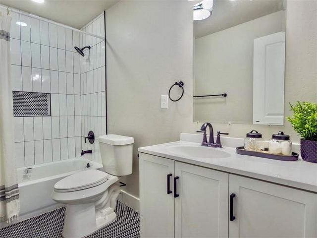 705 E Springer Avenue, Guthrie, OK 73044