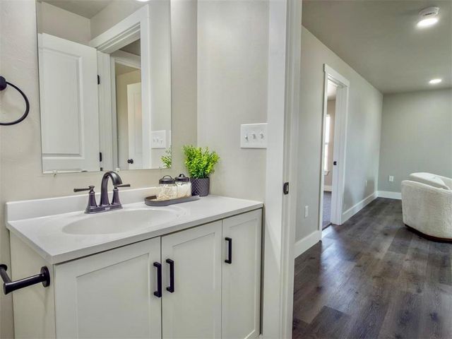 705 E Springer Avenue, Guthrie, OK 73044