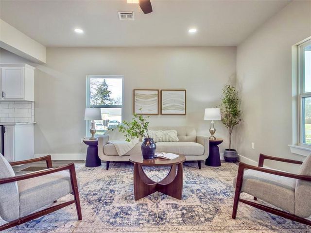 705 E Springer Avenue, Guthrie, OK 73044