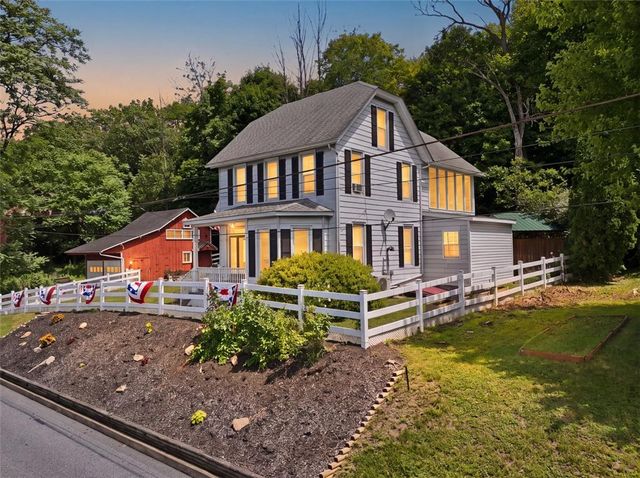 721 Lehigh Gap Street, Walnutport Boro, PA 18088