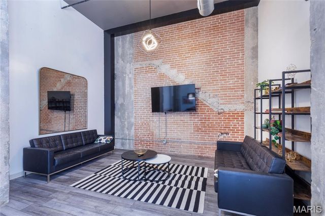 1511 Locust Street 404, St Louis, MO 63103