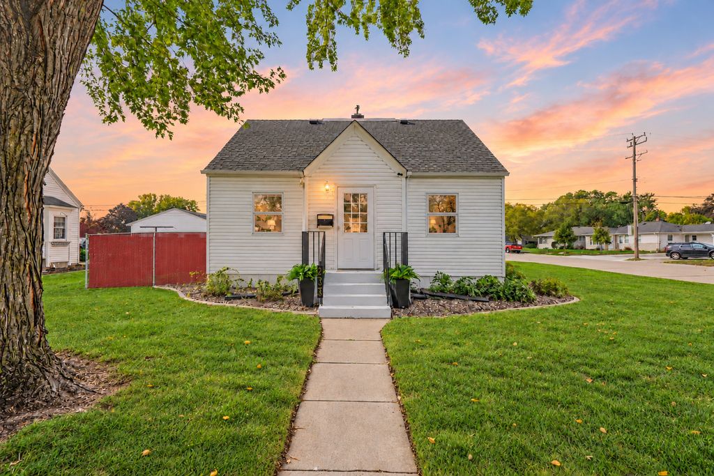 233 5th Avenue NE, Osseo, MN 55369 — exterior
