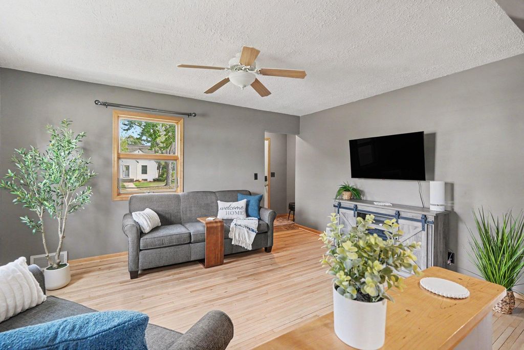 233 5th Avenue NE, Osseo, MN 55369 — photo 5