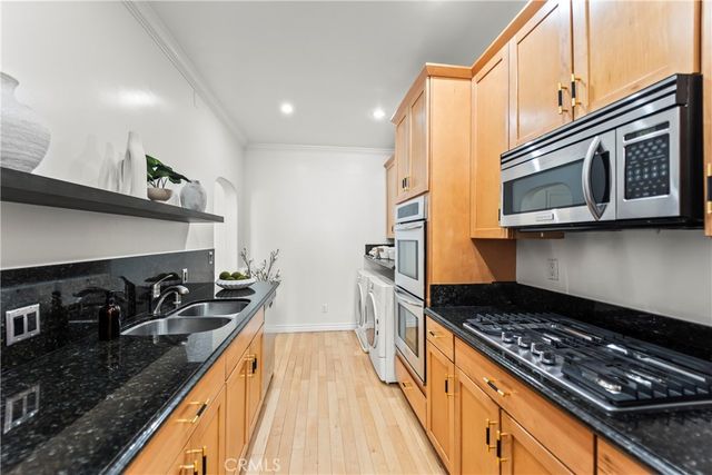 11928 Kiowa 105, Los Angeles, CA 90049