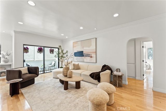 11928 Kiowa 105, Los Angeles, CA 90049