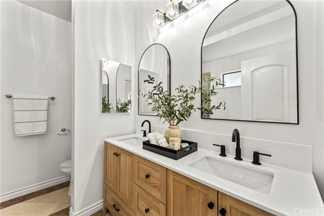 11928 Kiowa 105, Los Angeles, CA 90049