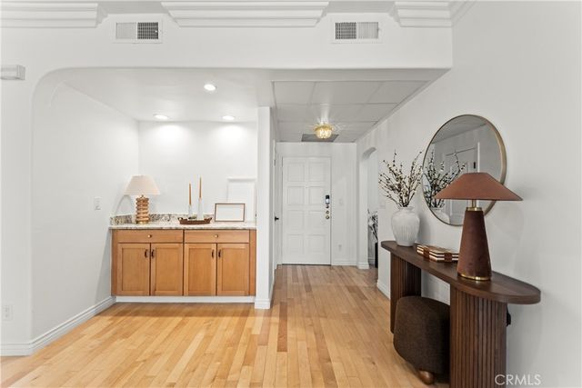 11928 Kiowa 105, Los Angeles, CA 90049