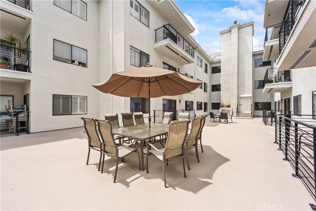 11928 Kiowa 105, Los Angeles, CA 90049