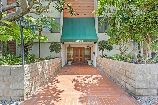 11928 Kiowa 105, Los Angeles, CA 90049
