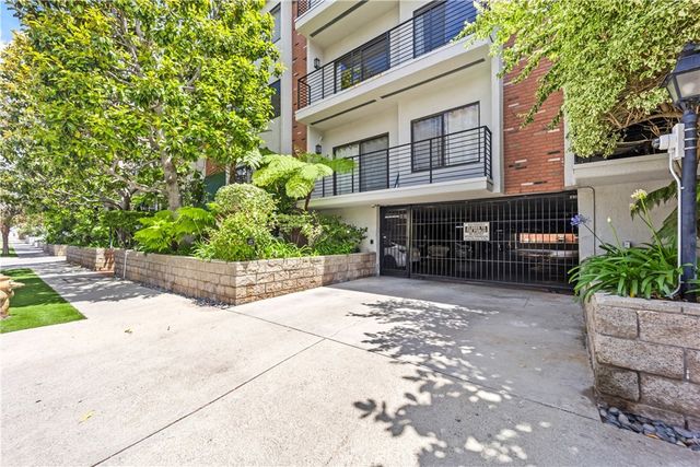 11928 Kiowa 105, Los Angeles, CA 90049