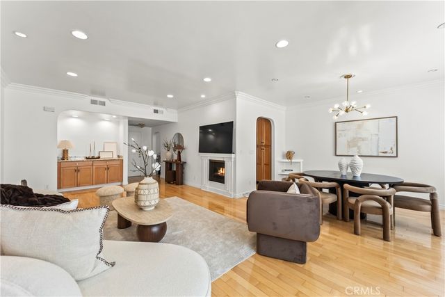 11928 Kiowa 105, Los Angeles, CA 90049
