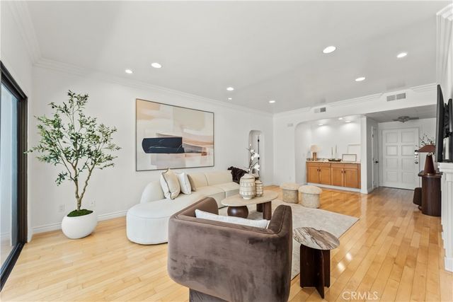 11928 Kiowa 105, Los Angeles, CA 90049