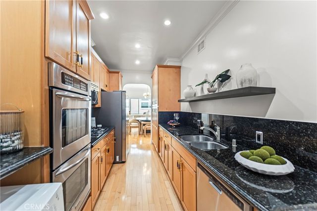 11928 Kiowa 105, Los Angeles, CA 90049