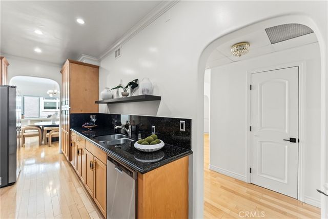 11928 Kiowa 105, Los Angeles, CA 90049