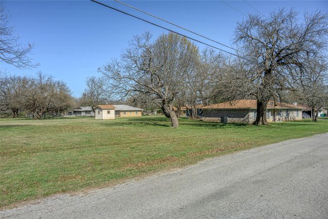 311 N Britton Street, Tom Bean, TX 75489