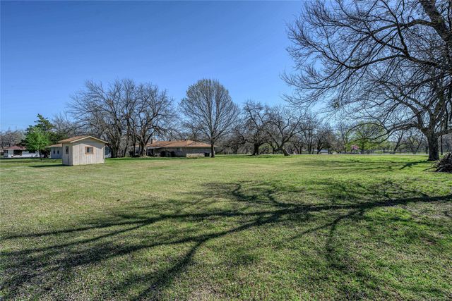 311 N Britton Street, Tom Bean, TX 75489