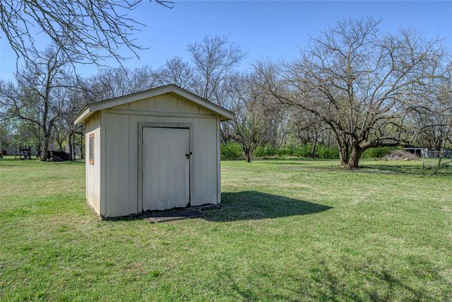 311 N Britton Street, Tom Bean, TX 75489