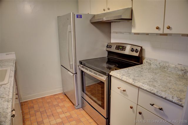 1502 S Boulder Avenue 18A, Tulsa, OK 74119