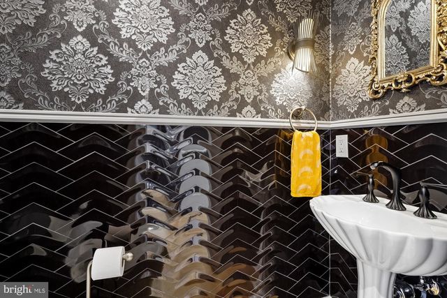 909 C ST NE, Washington, DC 20002