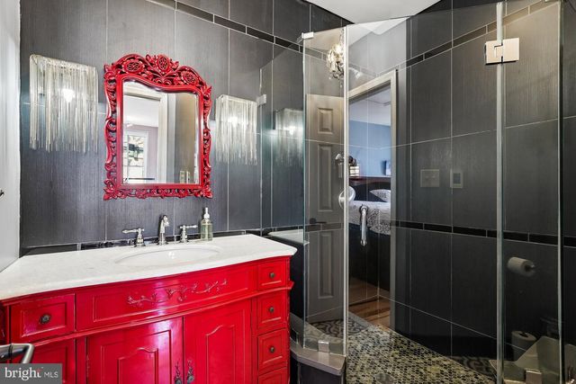 909 C ST NE, Washington, DC 20002