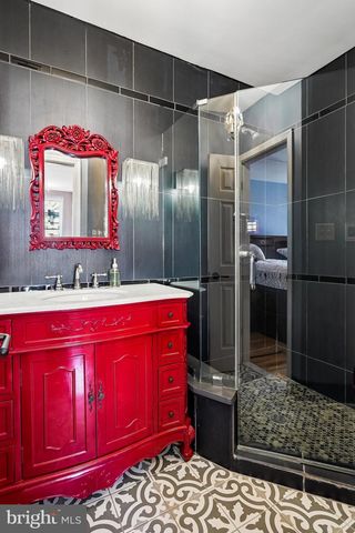 909 C ST NE, Washington, DC 20002