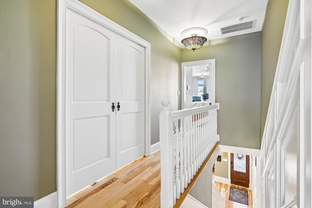 909 C ST NE, Washington, DC 20002