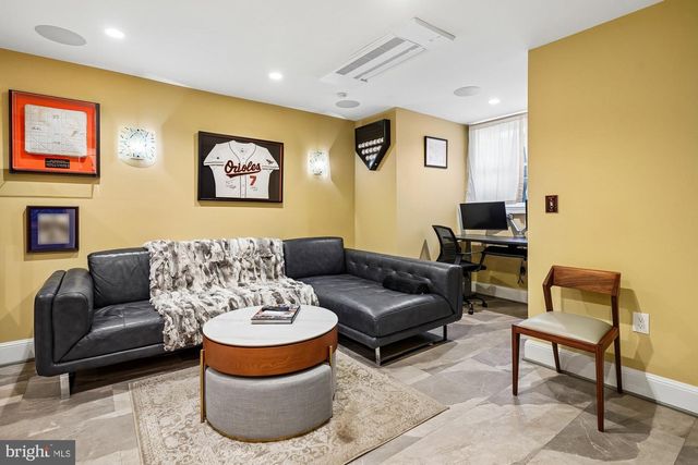 909 C ST NE, Washington, DC 20002