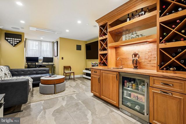 909 C ST NE, Washington, DC 20002