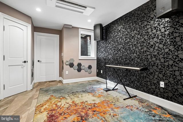 909 C ST NE, Washington, DC 20002