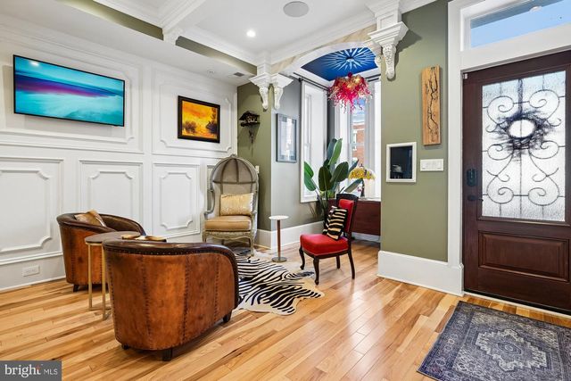 909 C ST NE, Washington, DC 20002