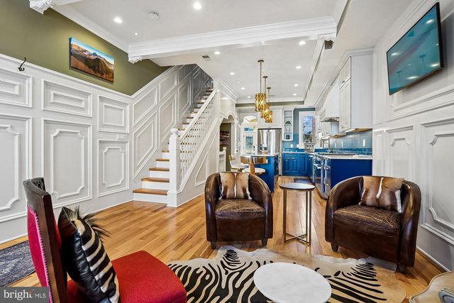 909 C ST NE, Washington, DC 20002