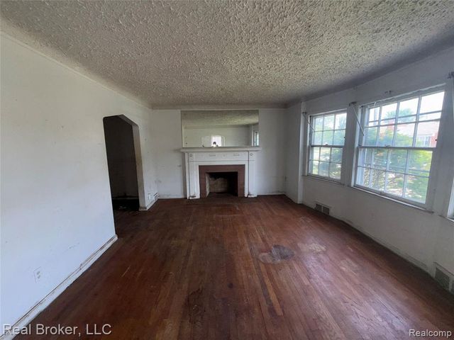 18453 Stansbury Street, Detroit, MI 48235