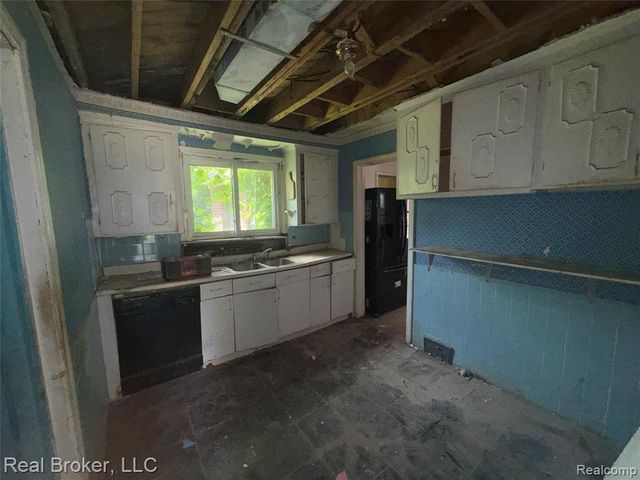 18453 Stansbury Street, Detroit, MI 48235