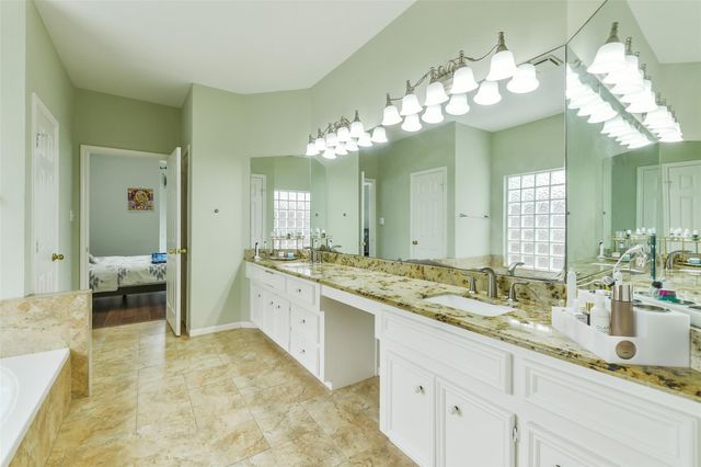 3234 Shadowleaf Drive, Houston, TX 77082