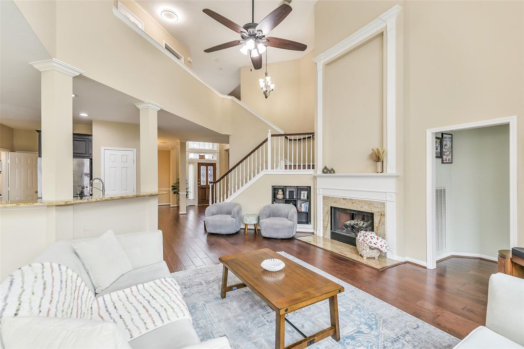 Image 10 of property listing at 3234 Shadowleaf Drive, Houston, TX 77082