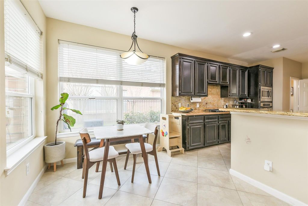 Image 11 of property listing at 3234 Shadowleaf Drive, Houston, TX 77082